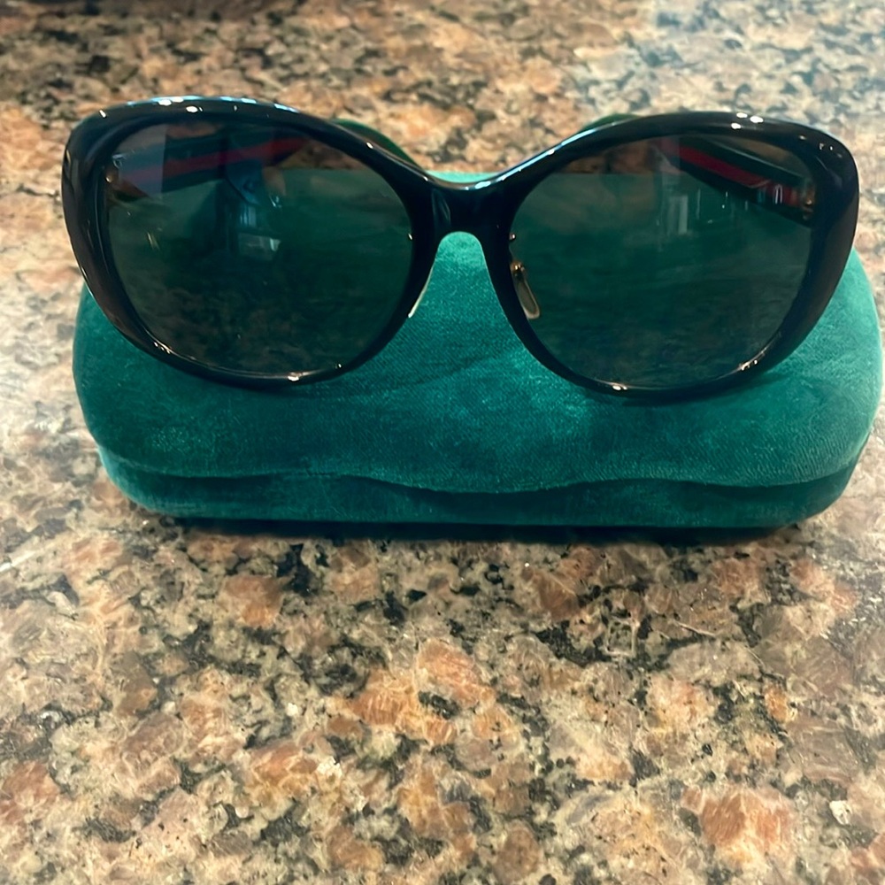 Authentic Gucci GG0849SK Black Oversized Sunglasses Green Red Web Stripe GUC